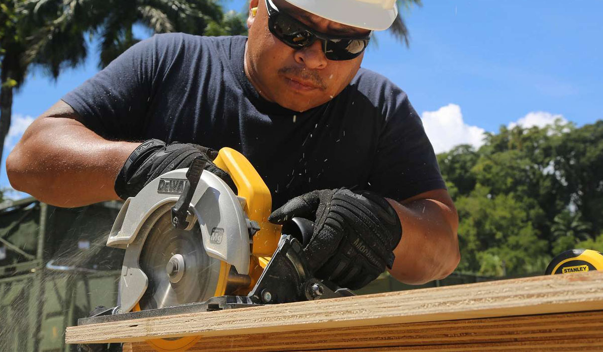 Get The Work Done By Hiring A Carpenter